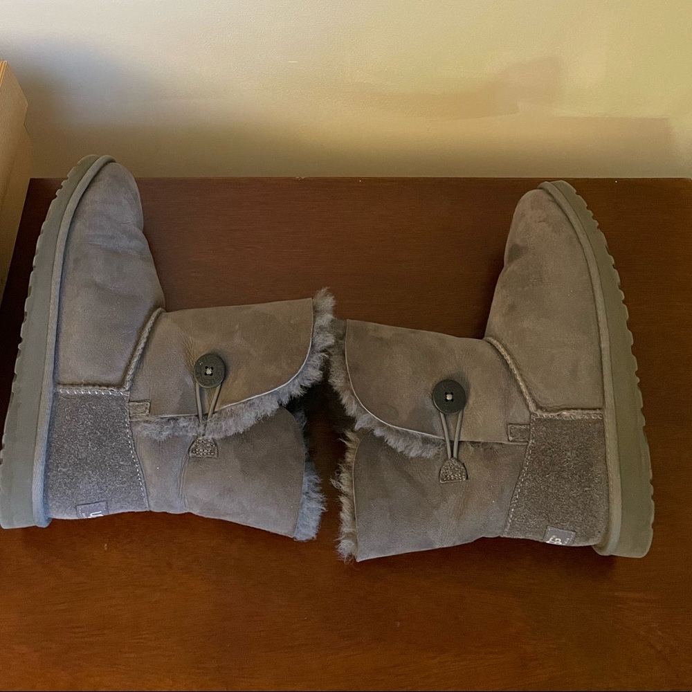 Authentic UGG Bailey Button Boots, Gray Size 6 - Picture 8 of 15